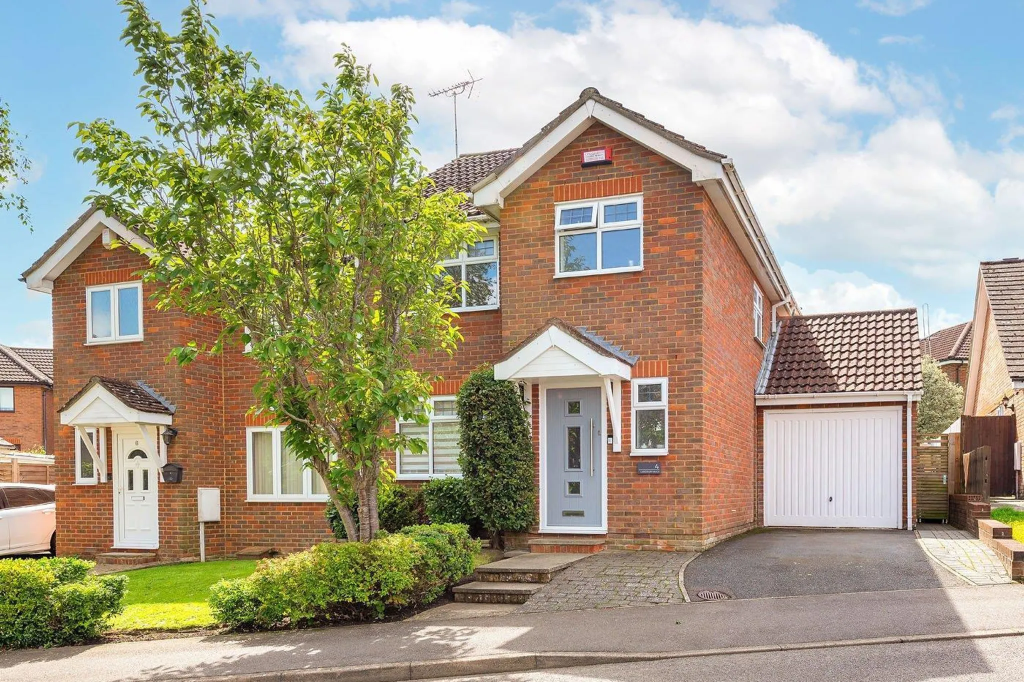 House Landbury Walk in Ashford