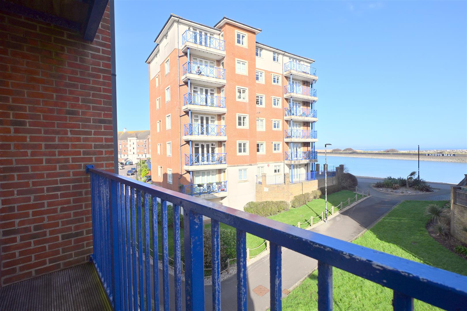 Flat Barbuda Quay in Eastbourne