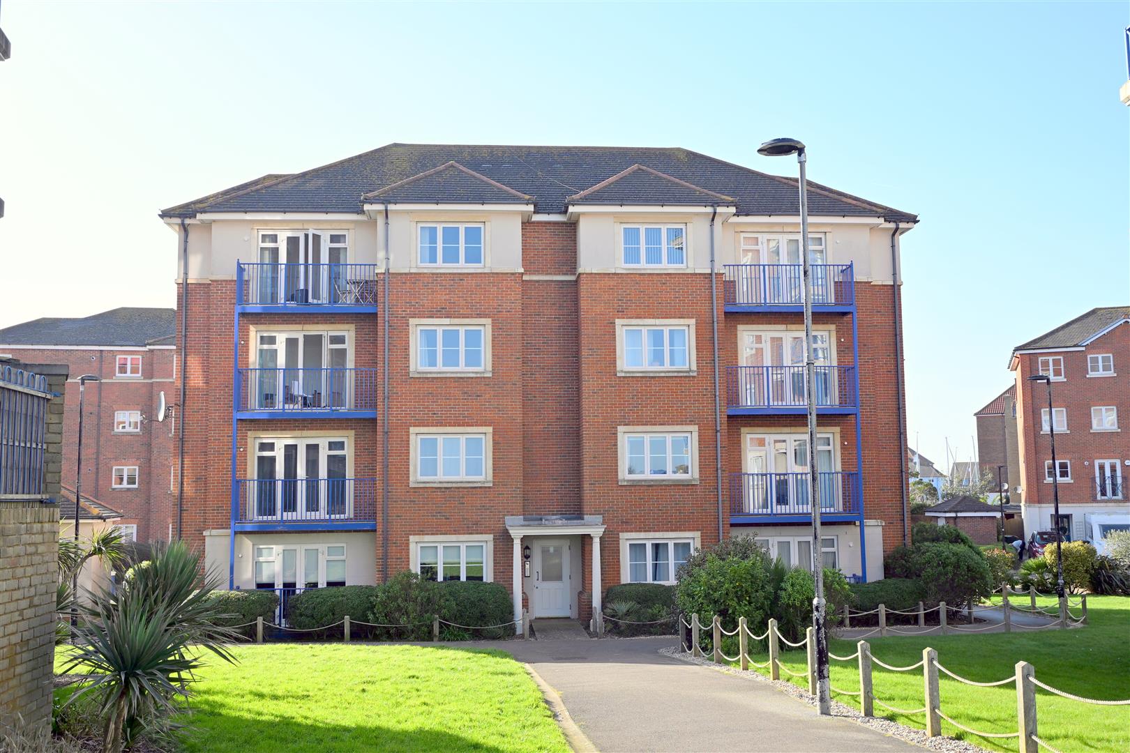 Flat Barbuda Quay in Eastbourne