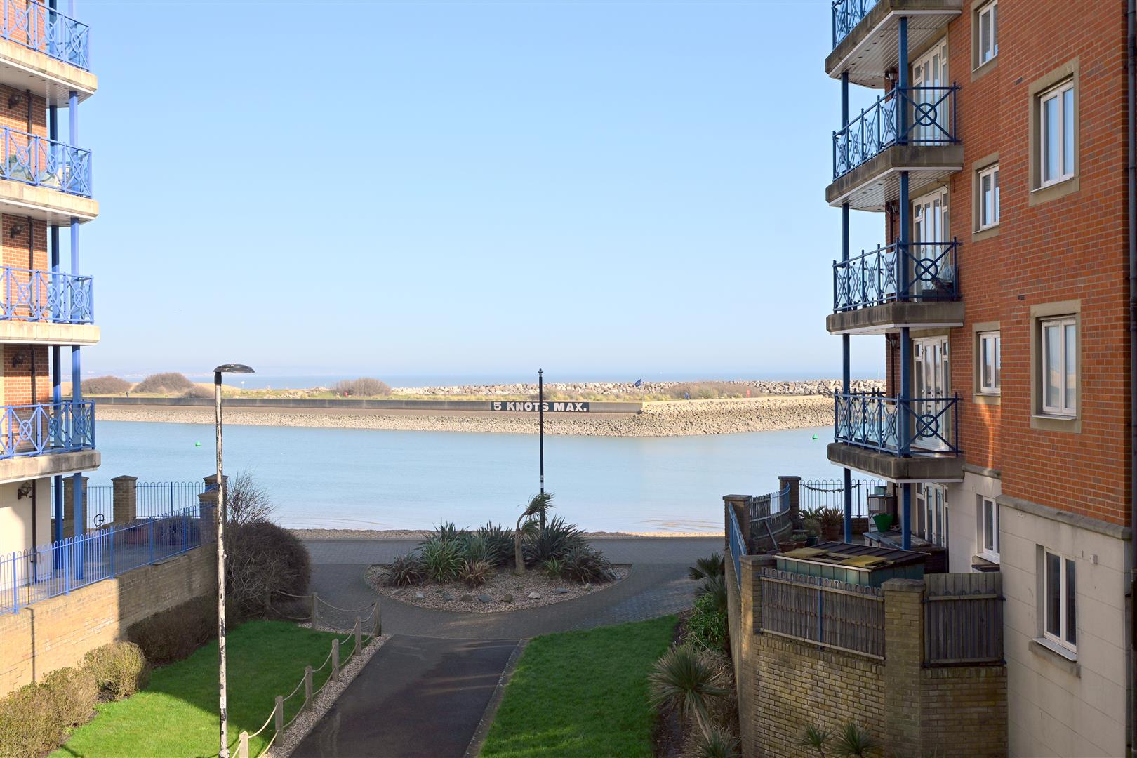 Flat Barbuda Quay in Eastbourne