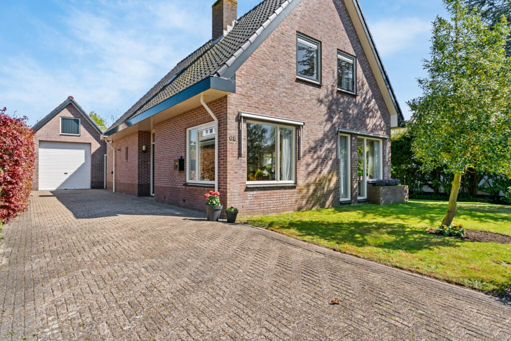 Huis Hogeweg 68 in Limmen