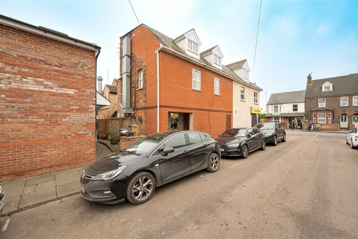 Flat Hatfield Road in St Albans