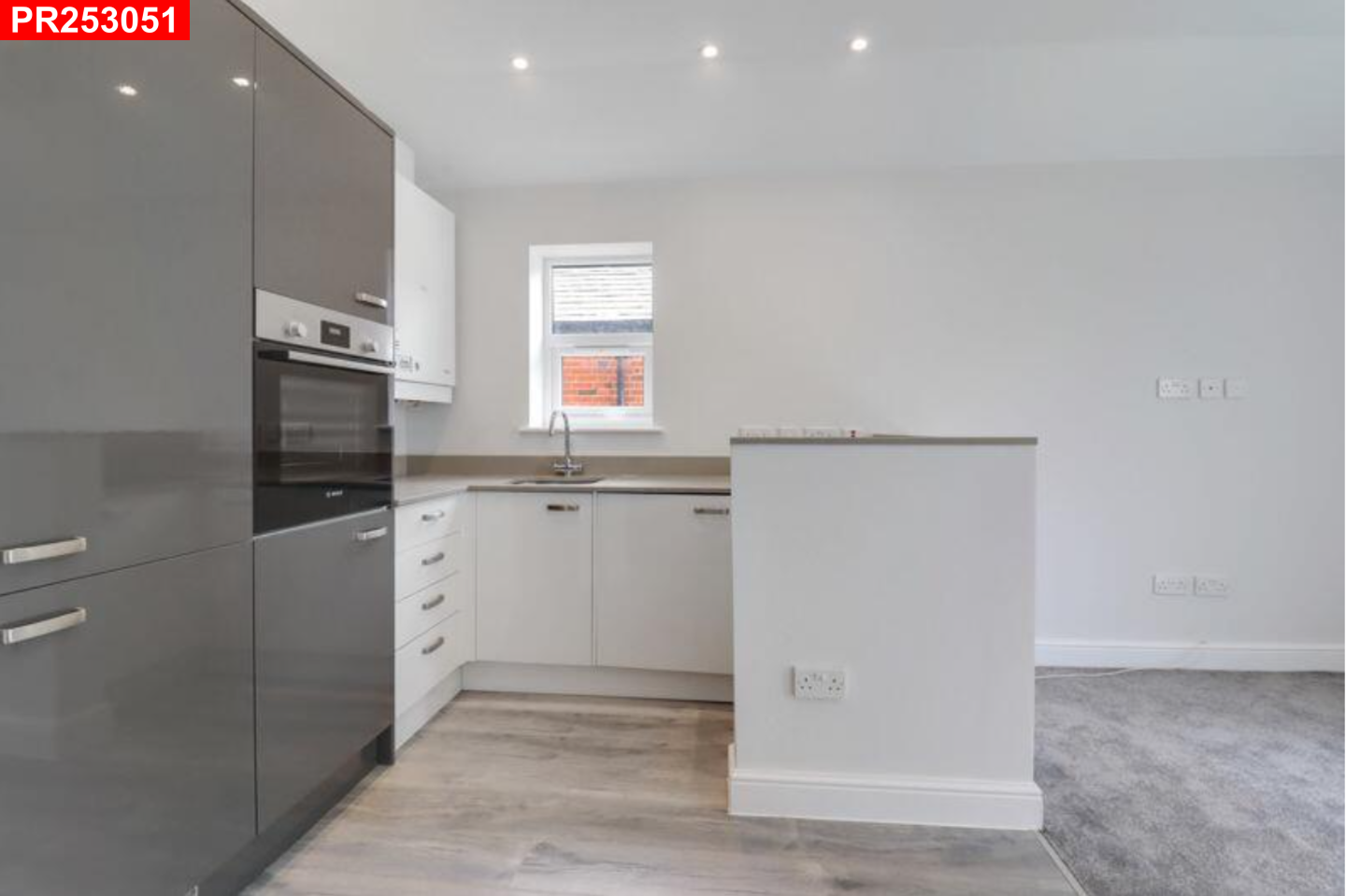 Flat Chertsey Road in Surrey Heath