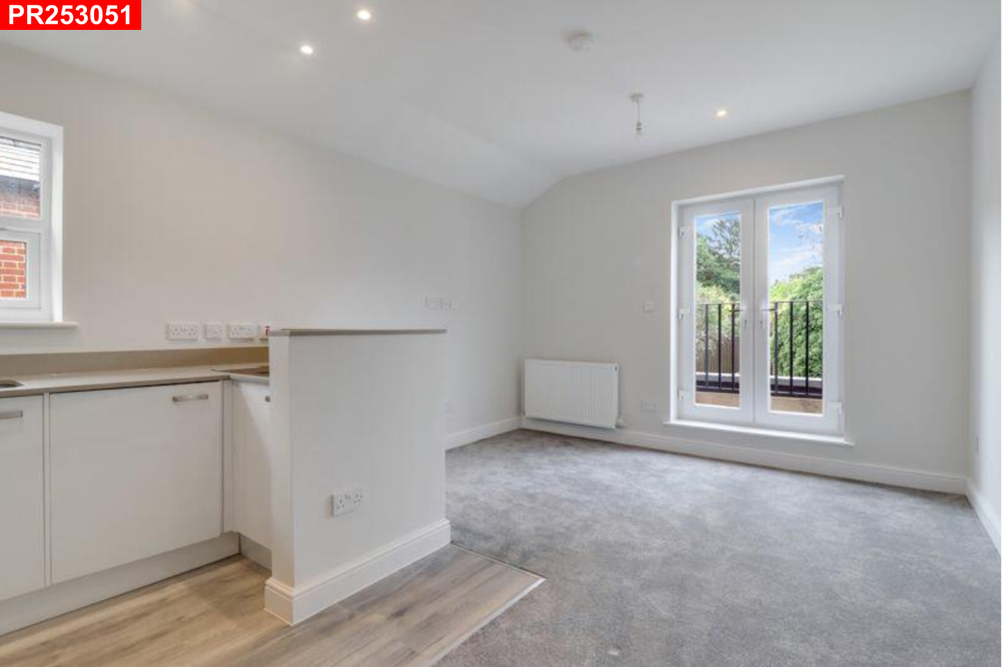 Flat Chertsey Road in Surrey Heath