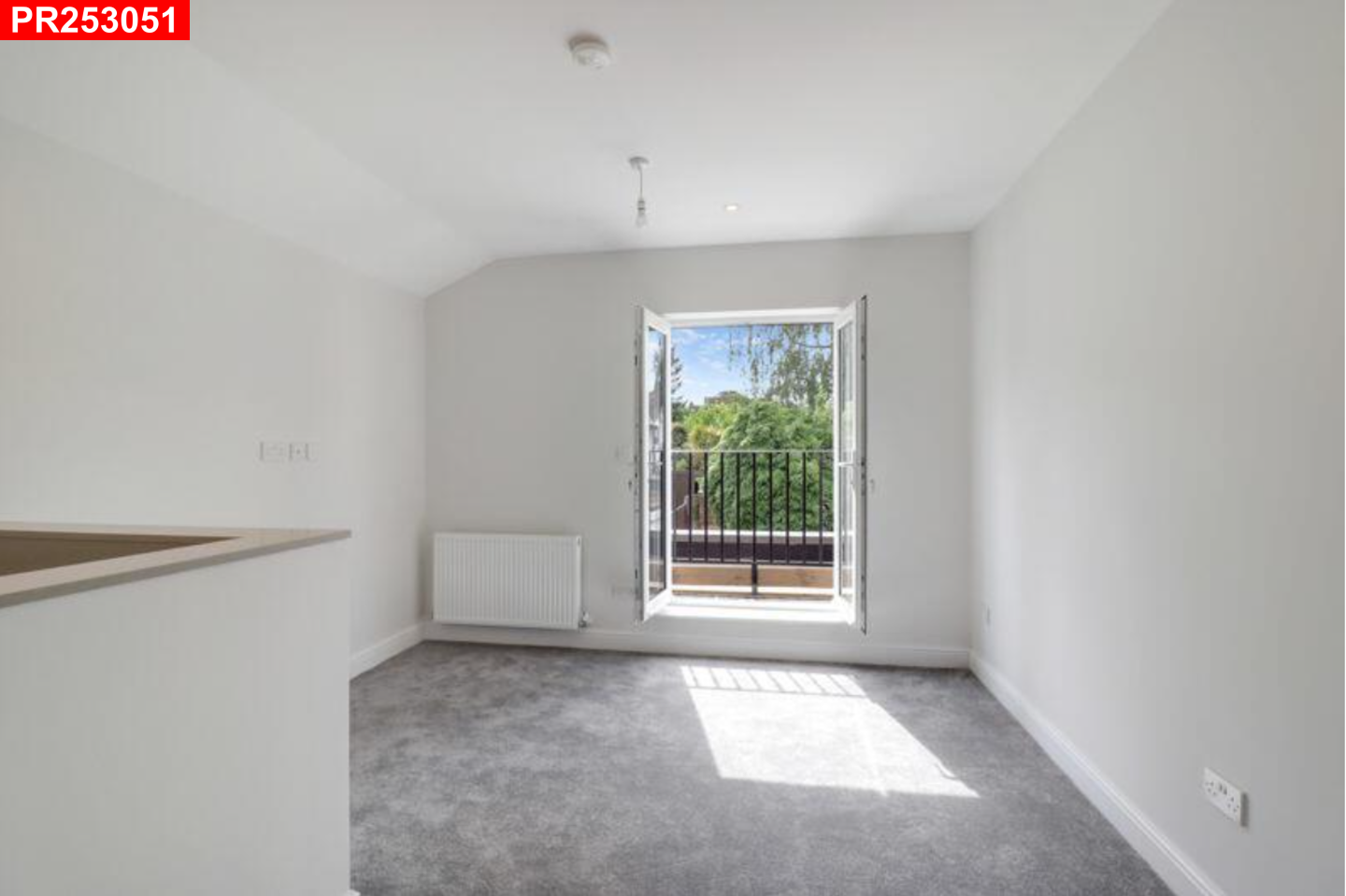 Flat Chertsey Road in Surrey Heath