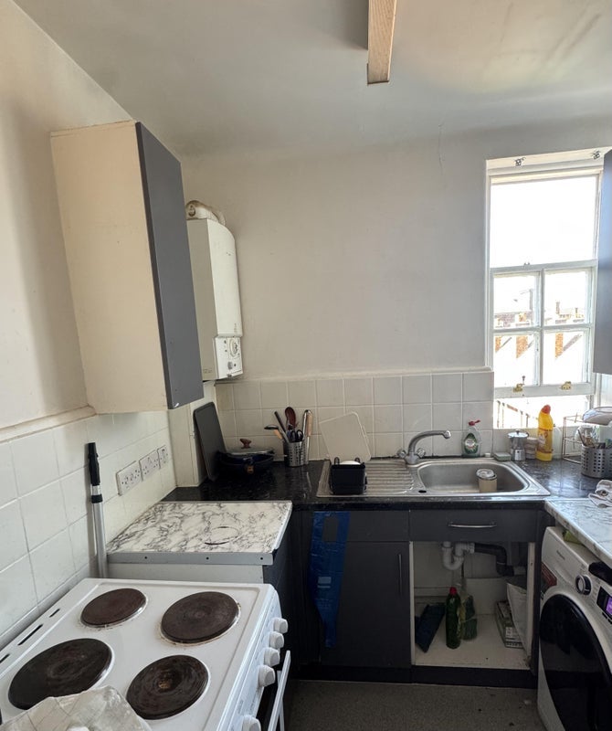 Room Hammersmith Bridge Road in Greater London