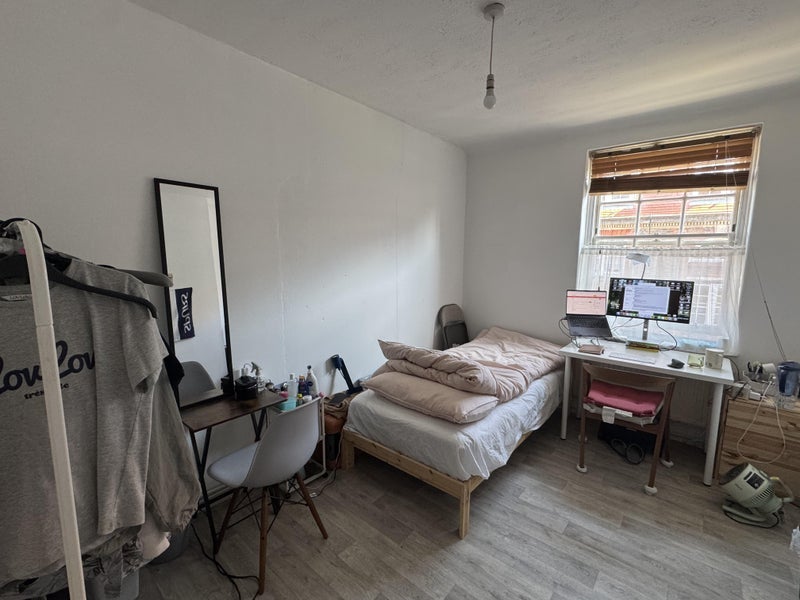 Room Hammersmith Bridge Road in Greater London