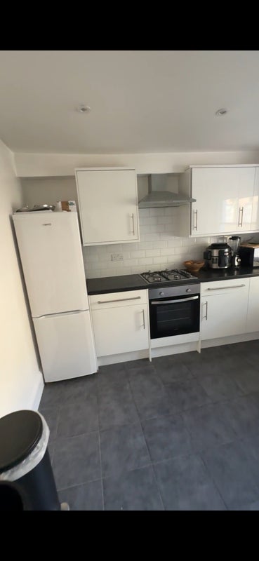 Room Edith Road in Greater London