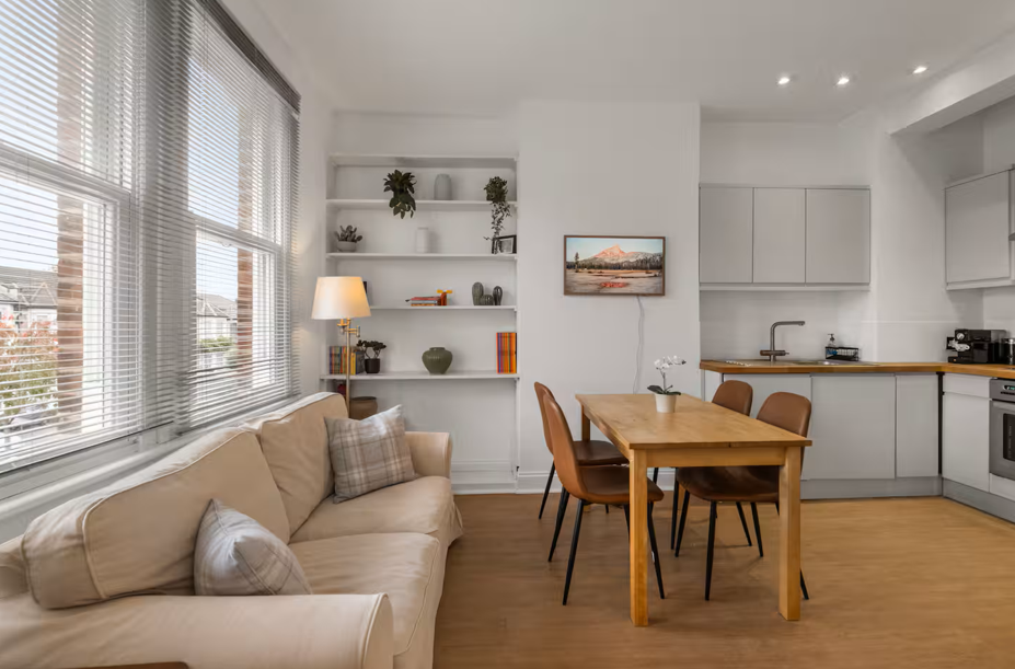 Flat Springbank Road in Greater London