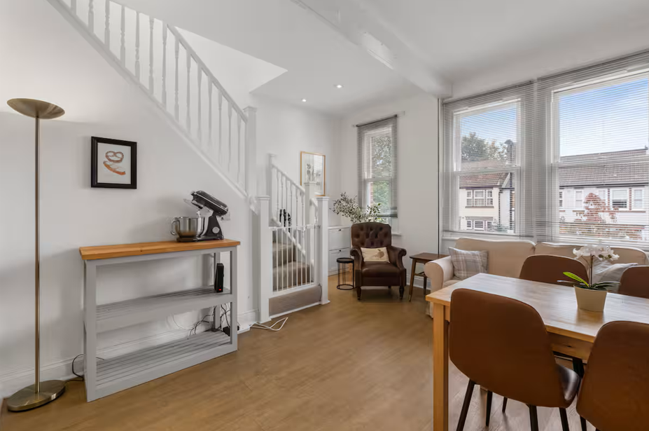 Flat Springbank Road in Greater London