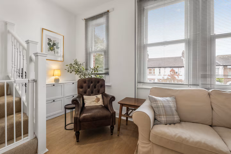 Flat Springbank Road in Greater London
