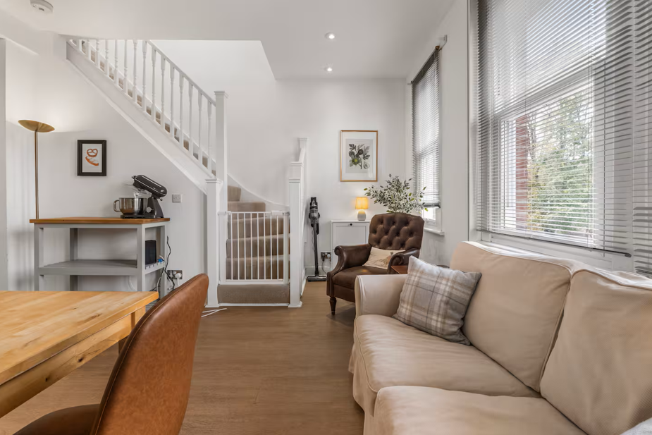 Flat Springbank Road in Greater London