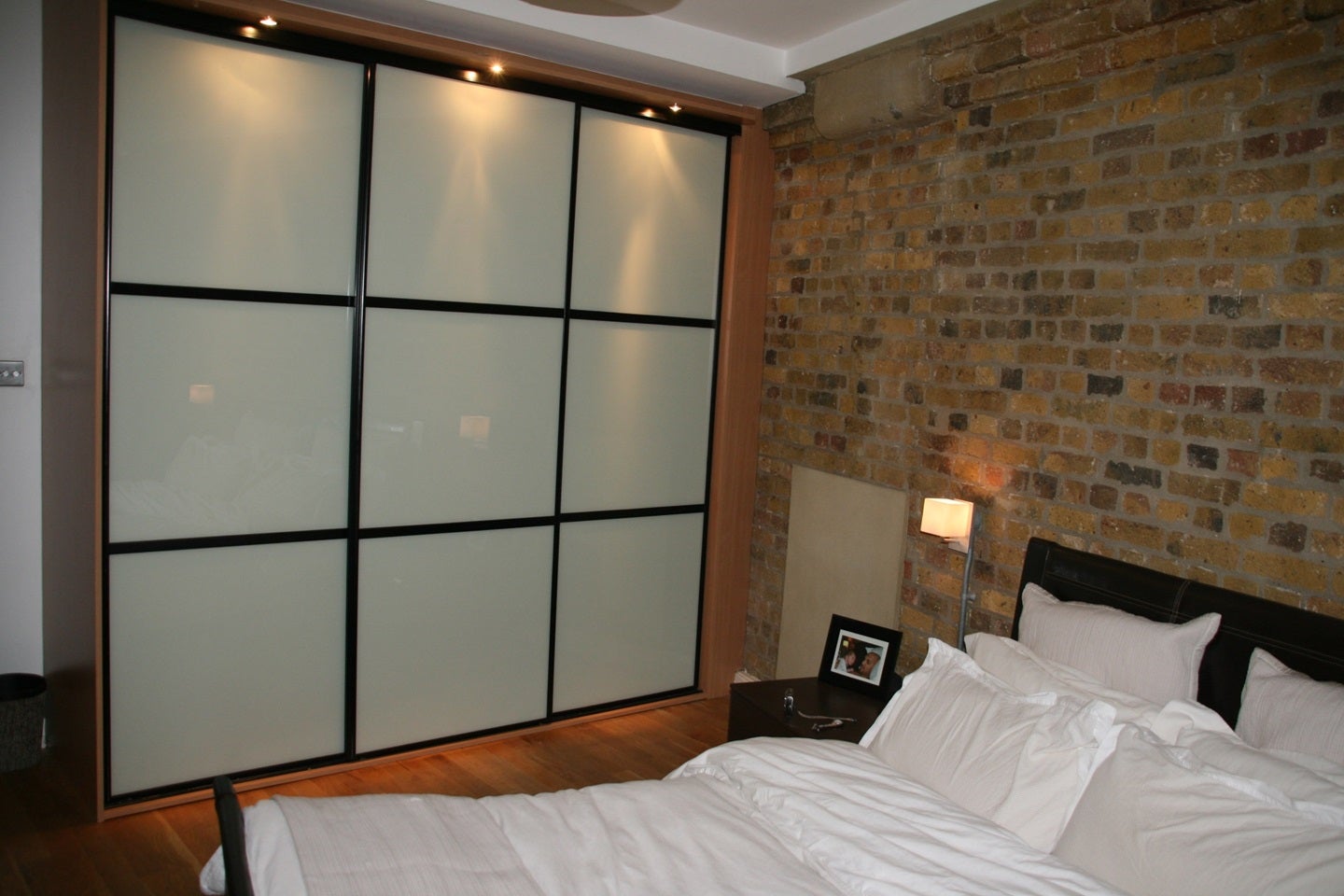 Flat Rotherhithe Street in Greater London