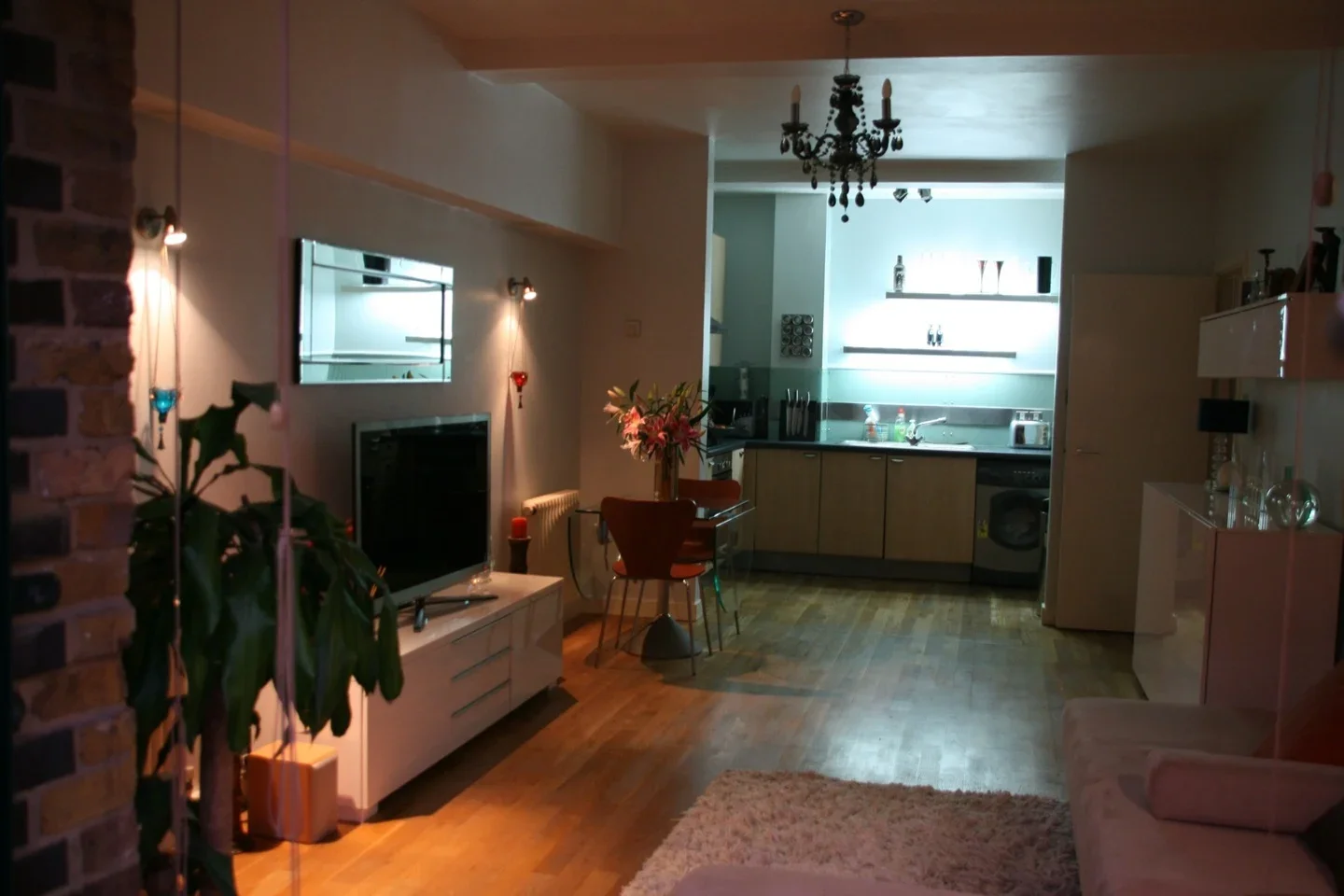 Flat Rotherhithe Street in Greater London
