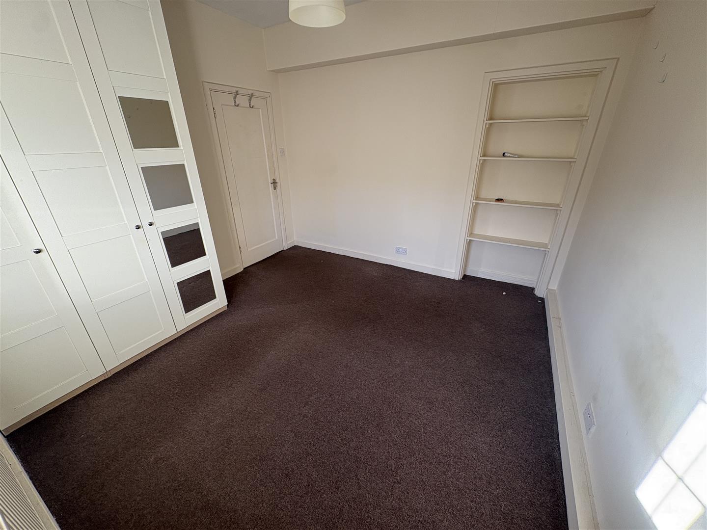 Flat Victoria Road in Greater London