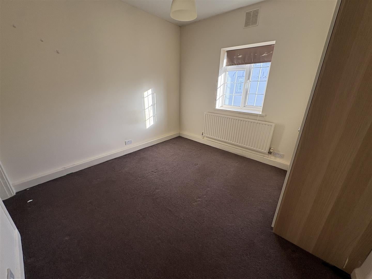 Flat Victoria Road in Greater London