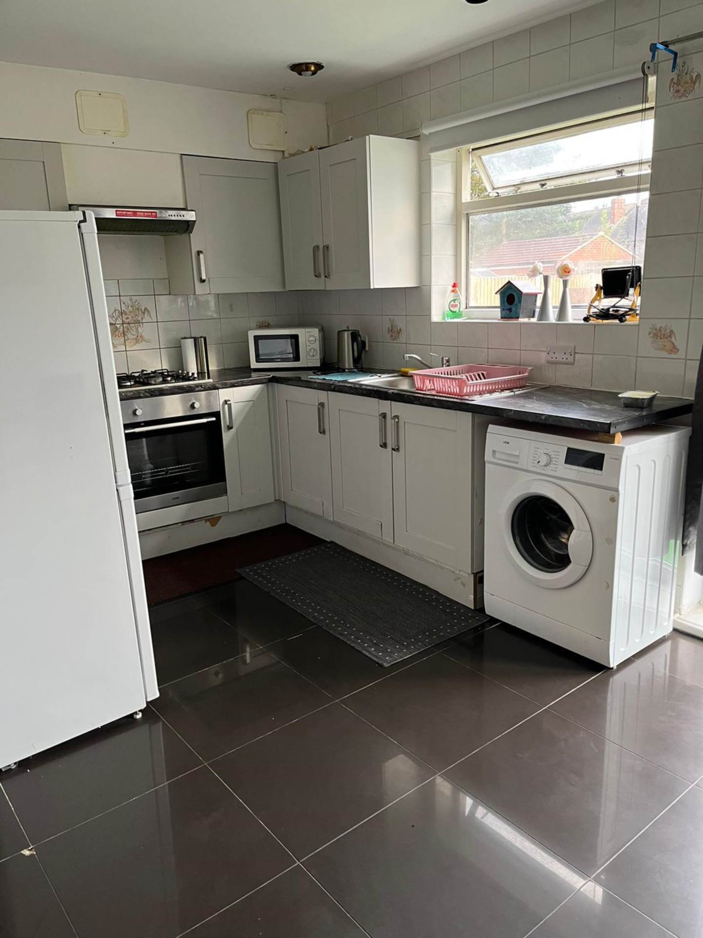 Flat Drew Gardens in Greater London