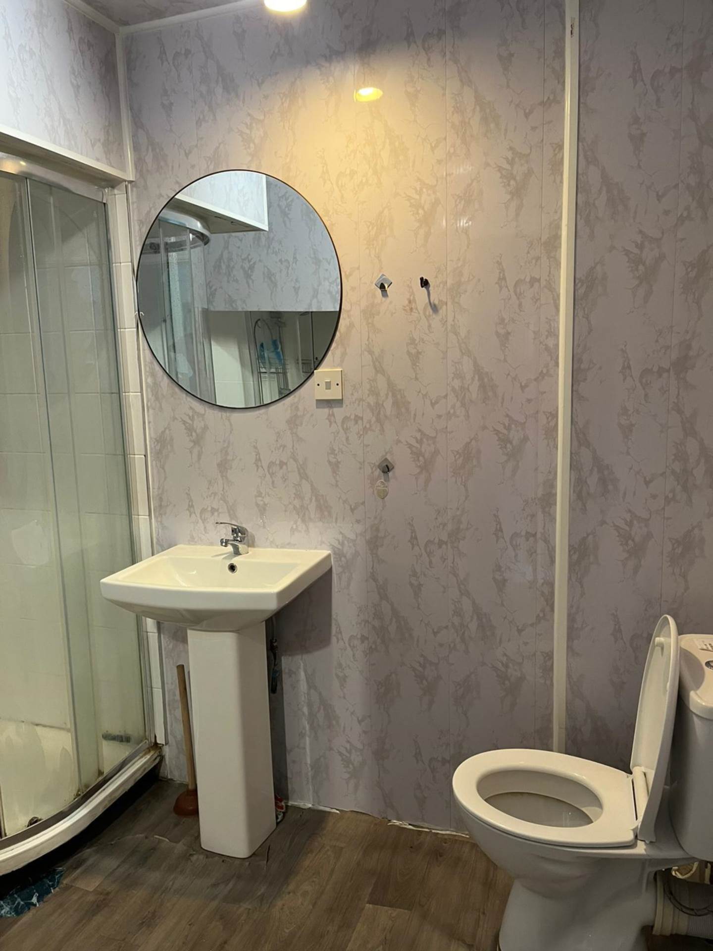 Flat Drew Gardens in Greater London