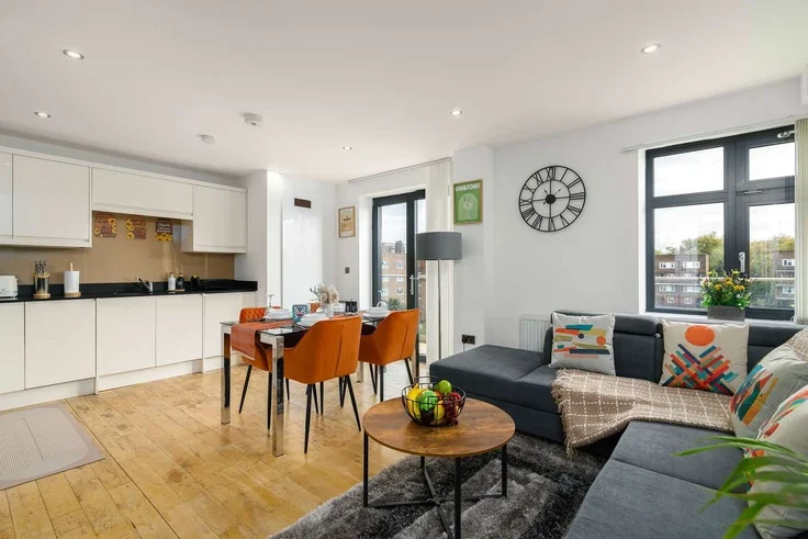 Flat Stanway Street in Greater London