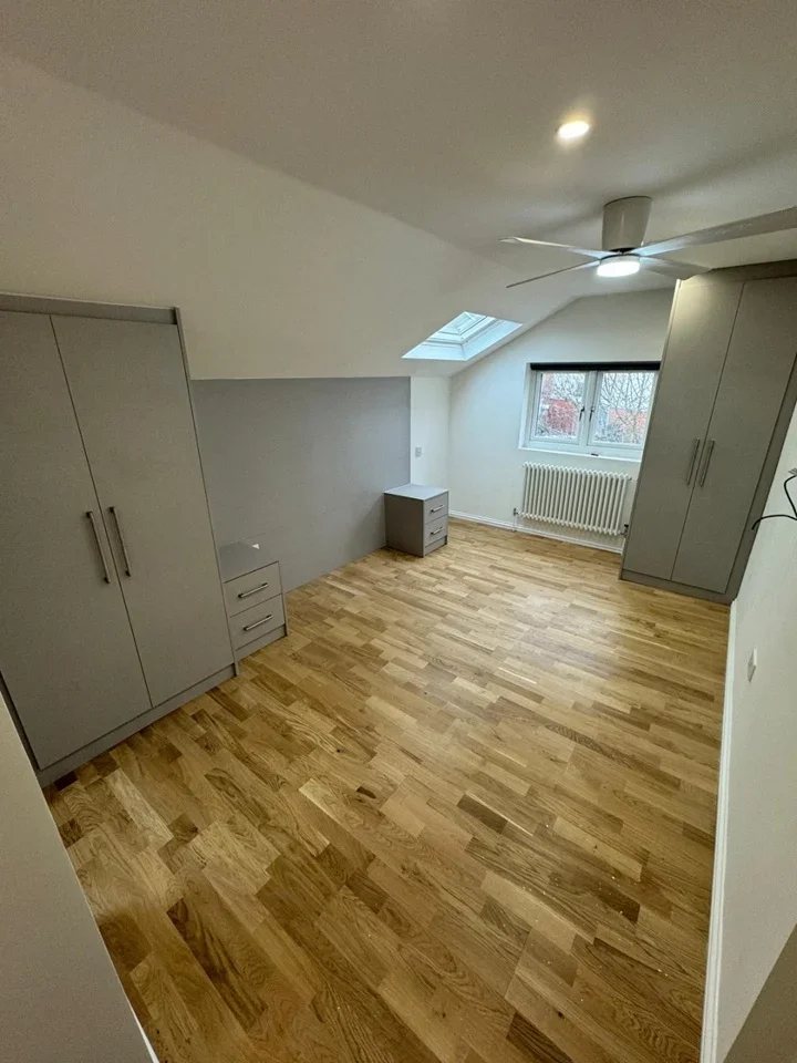 Flat Palace Grove in Greater London