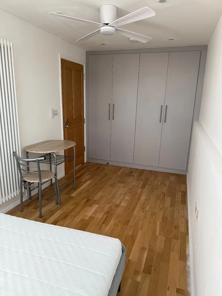 Flat Palace Grove in Greater London