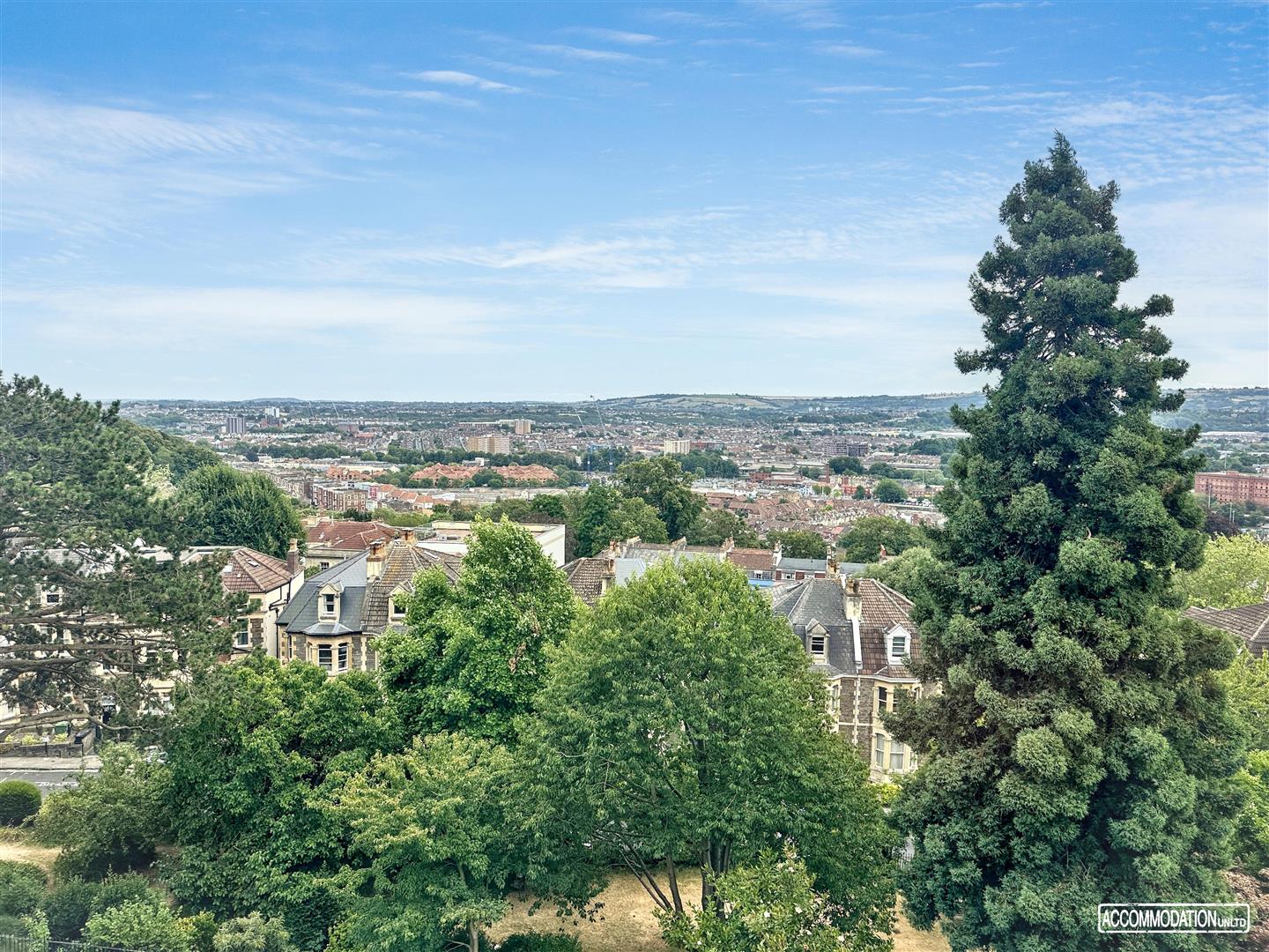 Flat Royal York Crescent in Bristol