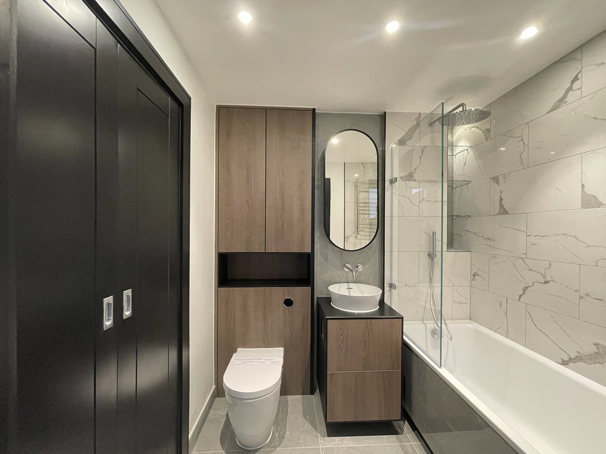 Flat Eden Grove in Greater London
