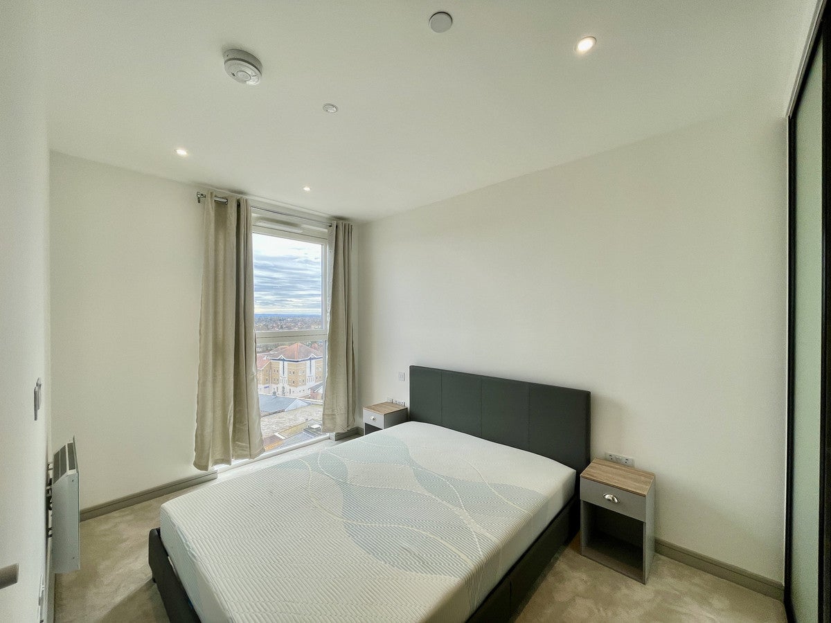 Flat Eden Grove in Greater London