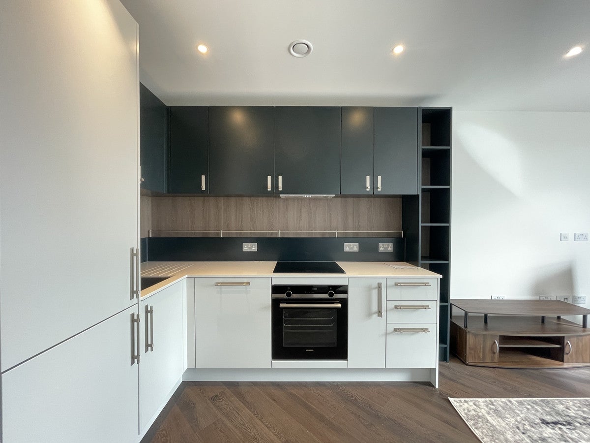 Flat Eden Grove in Greater London
