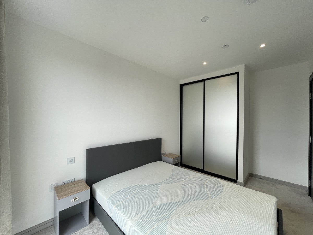 Flat Eden Grove in Greater London