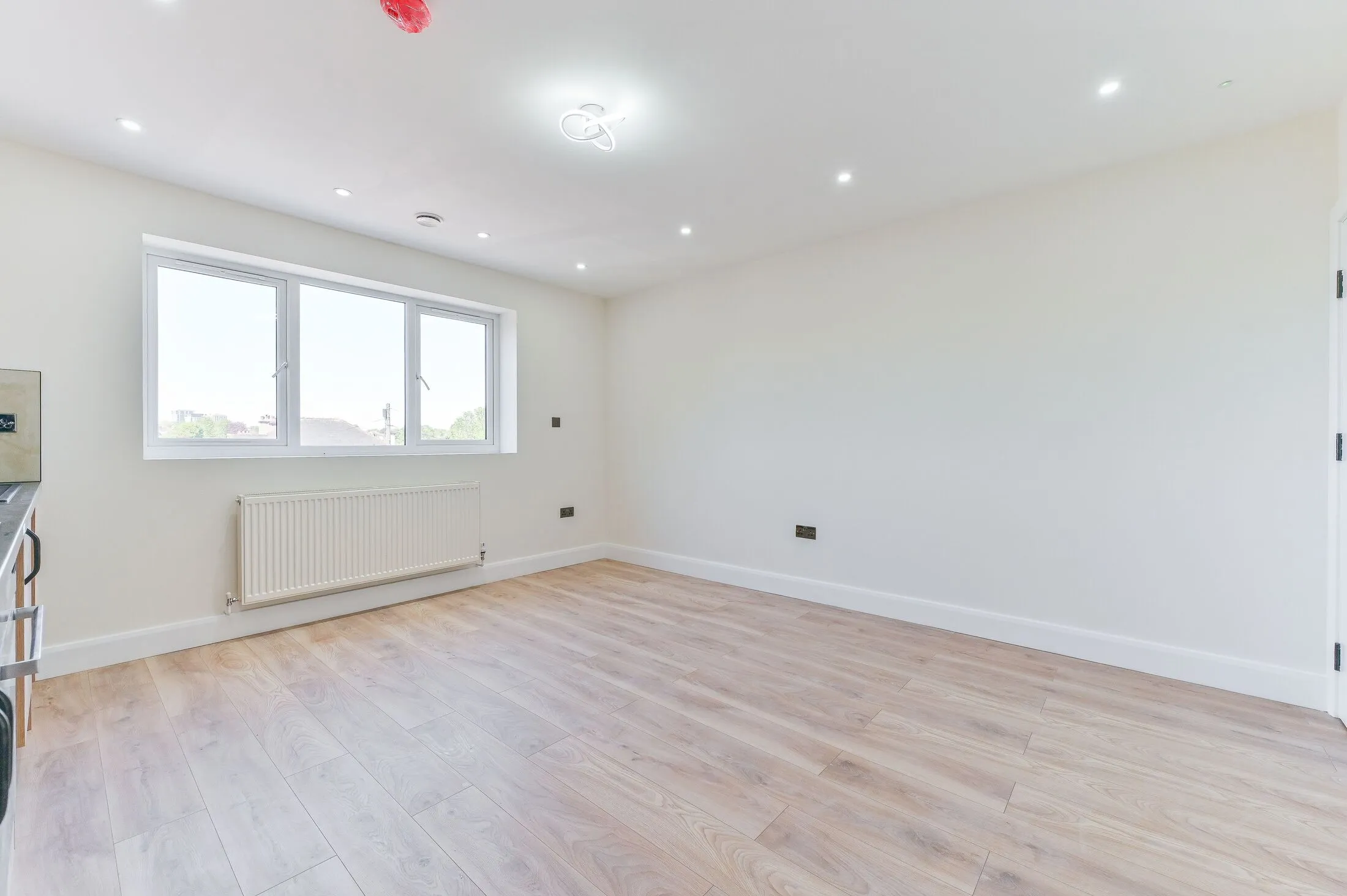 Flat Waverley Way in Greater London