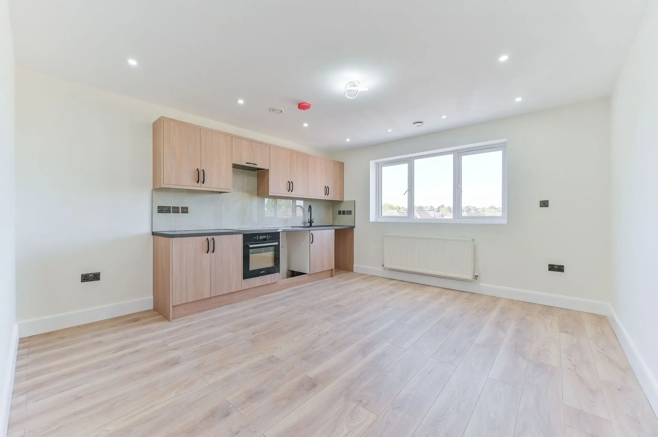 Flat Waverley Way in Greater London