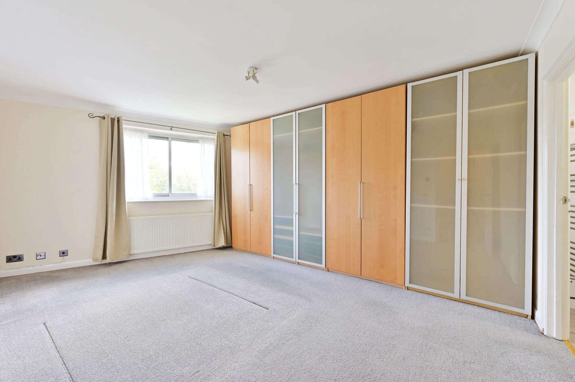 Flat The Downs in Greater London
