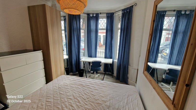 Room Australia Road in Cardiff