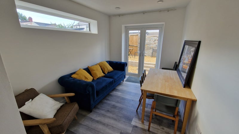 Room Australia Road in Cardiff