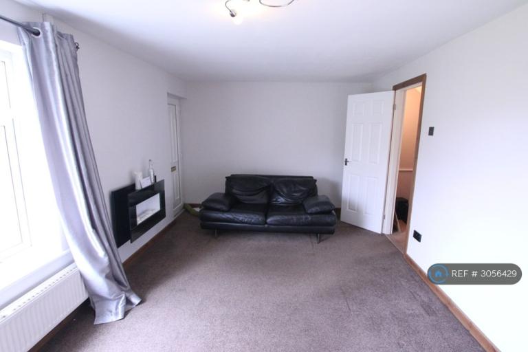 House Glenville Close in Hoyland