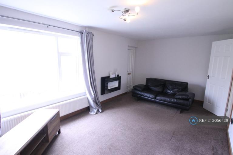 House Glenville Close in Hoyland