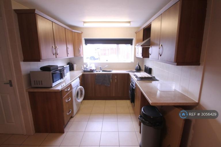 House Glenville Close in Hoyland