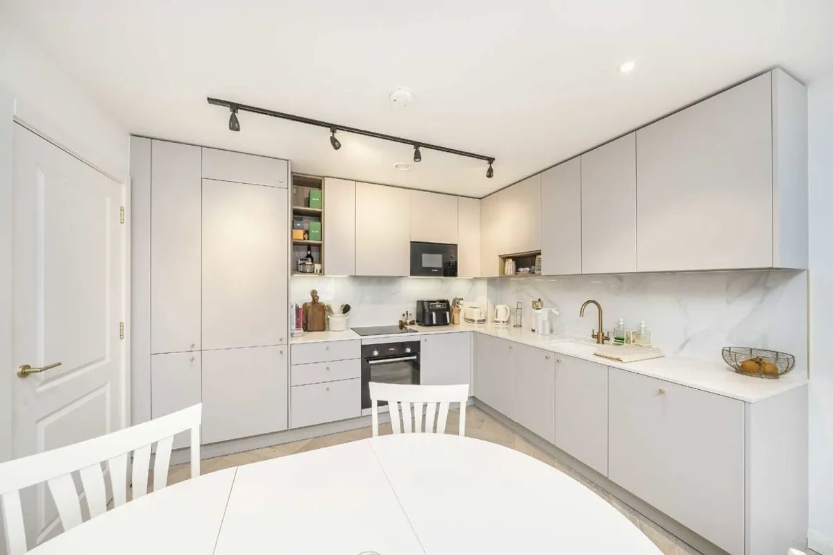 Flat Ravensbury Terrace in Greater London