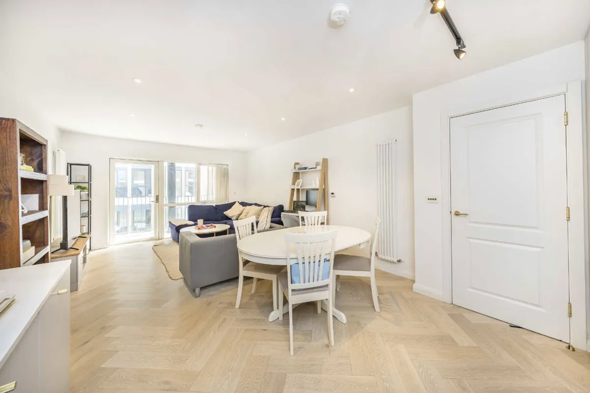 Flat Ravensbury Terrace in Greater London