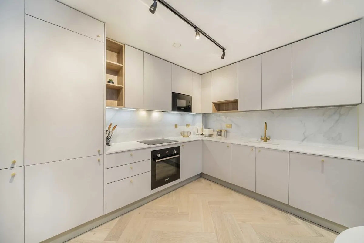 Flat Ravensbury Terrace in Greater London