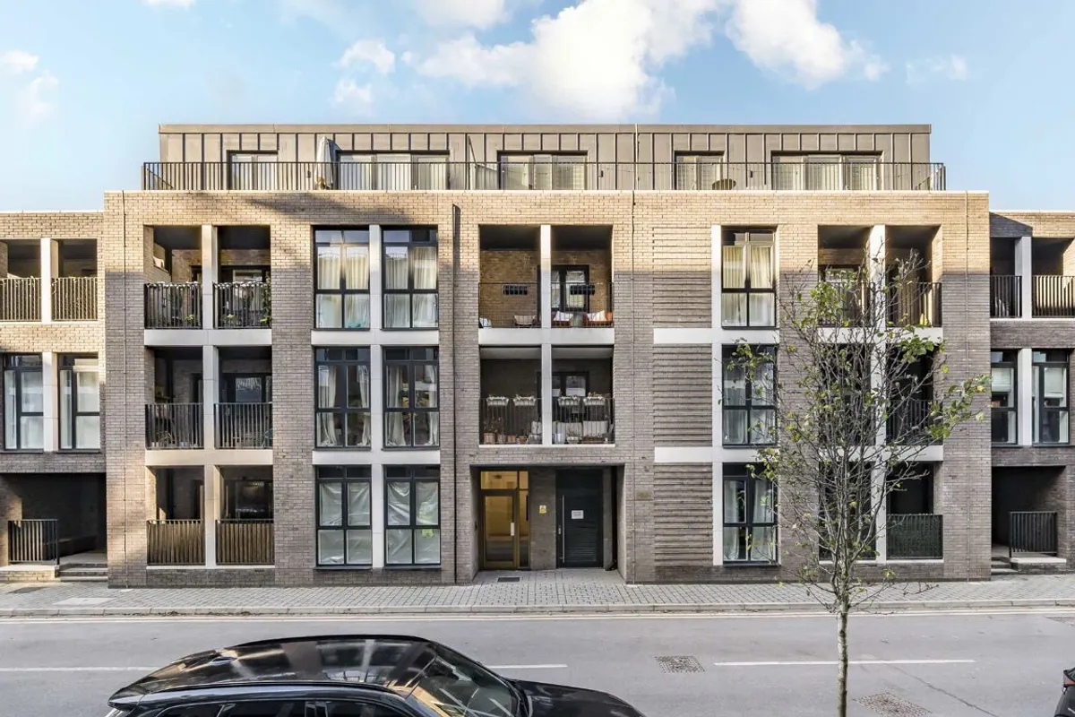 Flat Ravensbury Terrace in Greater London