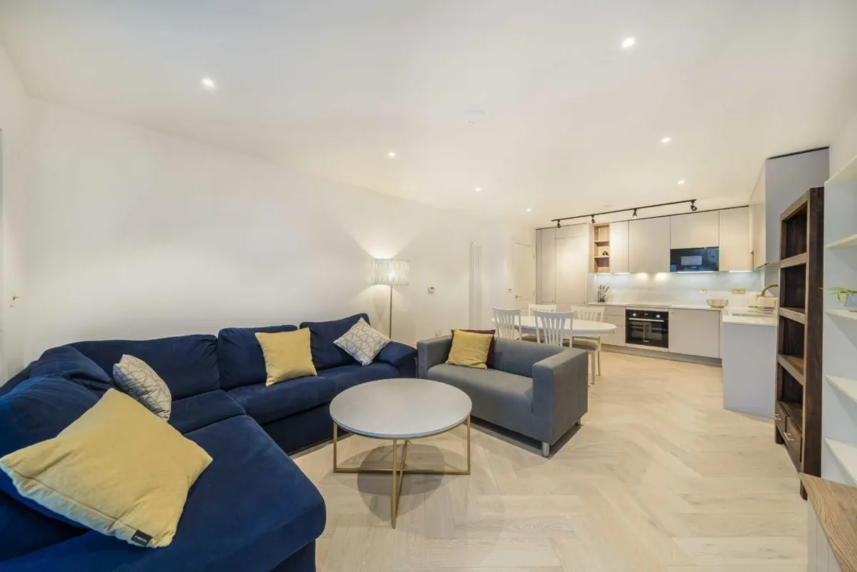 Flat Ravensbury Terrace in Greater London
