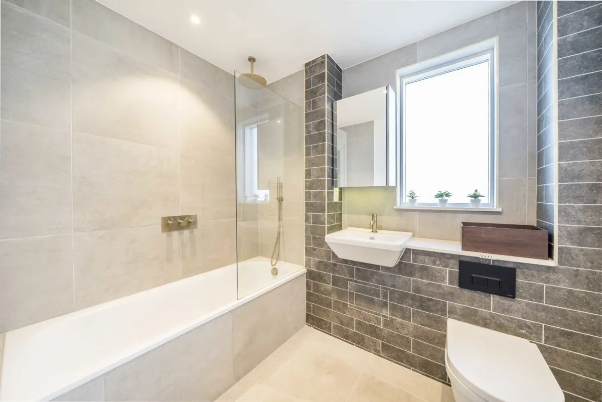 Flat Ravensbury Terrace in Greater London