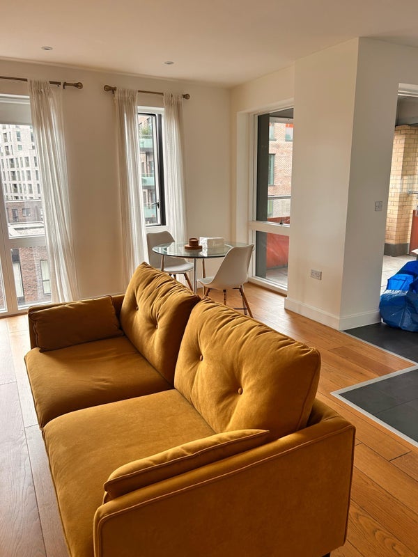 Room Morden Wharf Road in Greater London