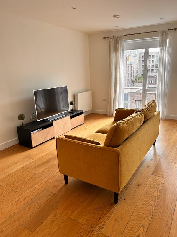 Room Morden Wharf Road in Greater London