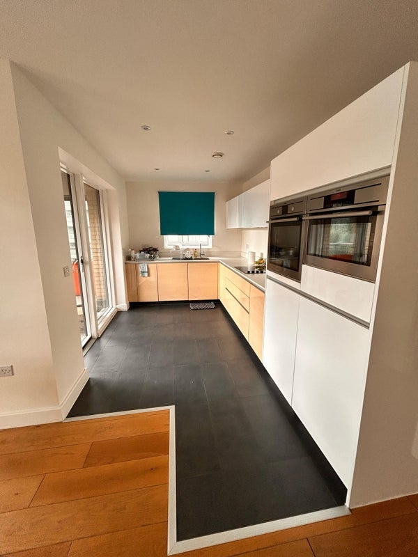 Room Morden Wharf Road in Greater London