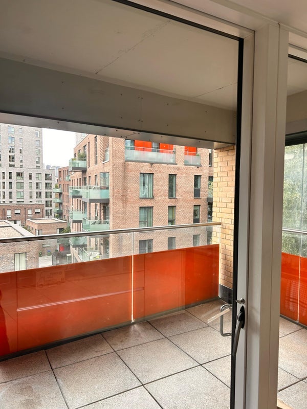 Room Morden Wharf Road in Greater London