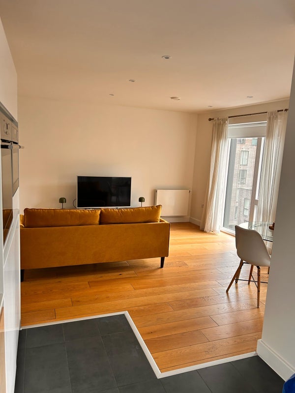 Room Morden Wharf Road in Greater London