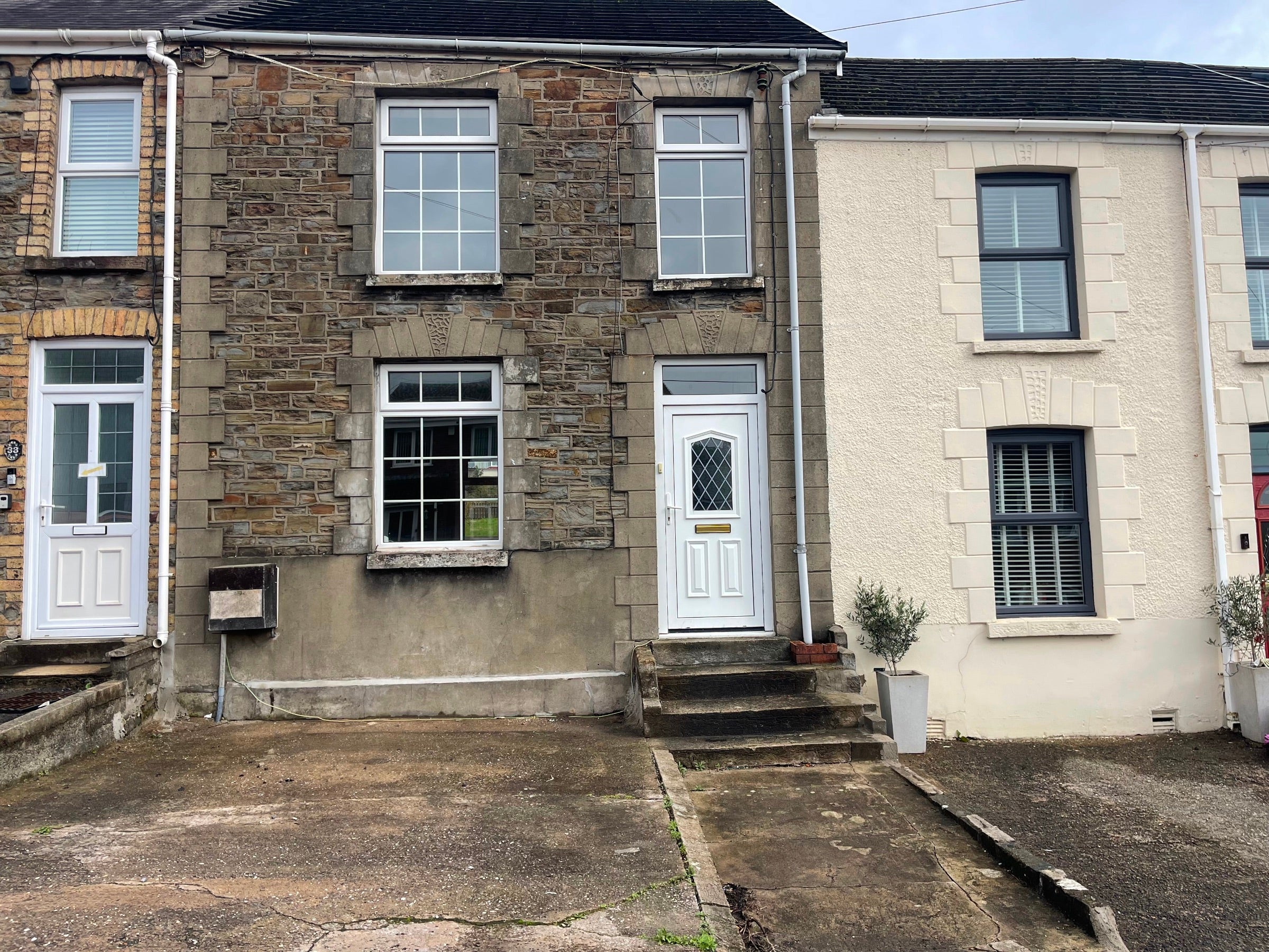 House Gellionnen Road in Clydach